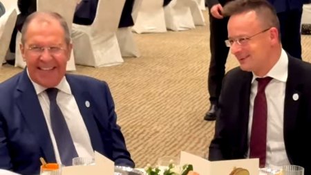 Ministrul maghiar de externe, Peter <span style='background:#EDF514'>SZIJJ</span>ártó, filmat la cina cu ministrul de externe rus, Serghei Lavrov. Ce explicatii a dat