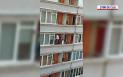 Secene din filmele cu <span style='background:#EDF514'>SPIDERMAN</span>. Un barbat a fost filmat in timp ce sarea de la un balcon la altul, in Cluj