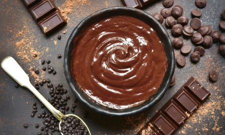 Ciocolata ne topeste <span style='background:#EDF514'>PORTOFEL</span>ele. Patru tari produc aproape 75% din cantitatea de cacao din lume