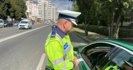 Smecheria absurda a unui adolescent din Suceava. Oprit in trafic de politisti, s-a mutat pe scaunul din dreapta desi era singur in masina