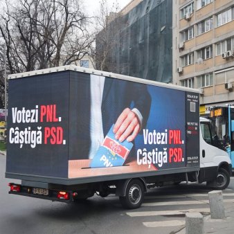 Protest in timpul Congresului PPE: Votezi PNL, castiga PSD