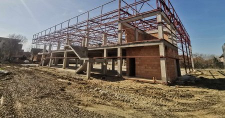 Cat ghinion pentru Universitatea Politehnica din Timisoara. Si a doua <span style='background:#EDF514'>SALA DE SPORT</span> aflata in constructie e abandonata FOTO