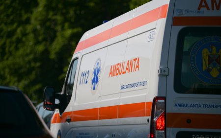 Accident cu doua masini si o caruta, in judetul Giurgiu. Patru persoane au fost ranite, doua fiind in stare grava