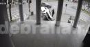 Momentul socant in care o masina s-a rasturnat peste o femeie de 81 de ani, dupa ciocnirea cu un alt autoturism, in Braila VIDEO