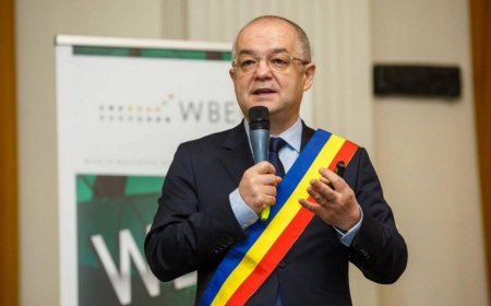 <span style='background:#EDF514'>EMIL BOC</span> vrea sa interzica traseismul politic. Semn de boala a democratiei romanesti