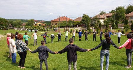 Secretul scolii de la sat cu zero absente. Director: Toti elevii vin acum la ore FOTO