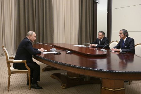 Vladimir Putin s-a intalnit cu seful AIEA, la Soci, pentru a discuta „problemele deosebit de sensibile” de la <span style='background:#EDF514'>CENTRALA NUCLEARA</span> din Zaporojie