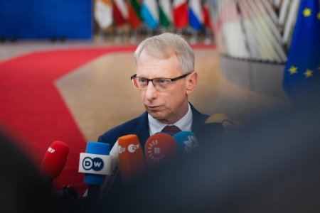 Rotativa” la Sofia. Demisia premierului Denkov risca sa arunce in aer coalitia de guvernare din Bulgaria