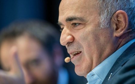 Fostul campion mondial de sah Garry Kasparov a fost pus pe lista teroristilor si extremistilor din Rusia