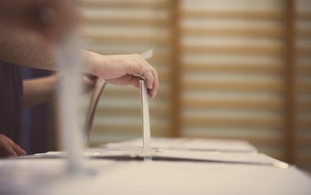 Sondaj INSCOP: Peste 50% dintre romani spun ca voteaza la toate tipurile de alegeri cu acelasi partid