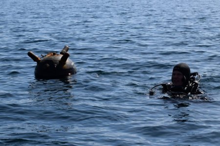 Mina marina, descoperita in larg, in apropiere de Costinesti. Fortele Navale intervin pentru a o dezamorsa