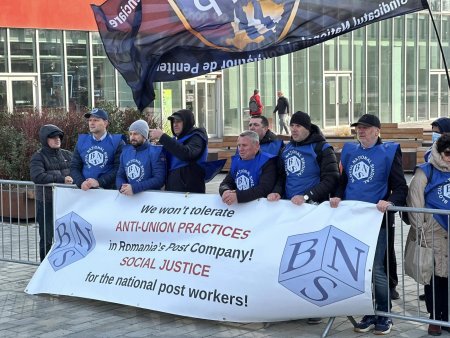 Protest al Blocului National Sindical in fata <span style='background:#EDF514'>ROMEXPO</span>, unde are loc Congresul PPE. Ce nemultumiri au sindicalistii