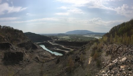 Uneltele de piatra descoperite la cativa km de granita Romaniei ofera cele mai vechi dovezi ale existentei oamenilor in Europa