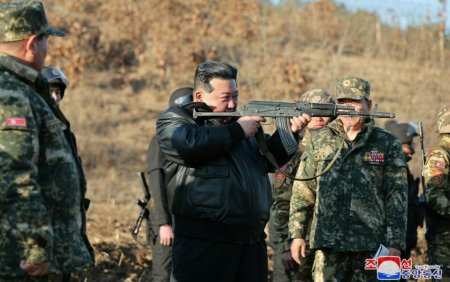 GALERIE FOTO. Imagini in premiera cu presedintele Coreei de Nord, Kim Jong Un, pe post de Rambo, folosind o pusca de asalt