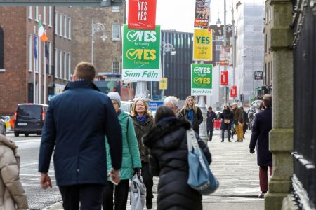 Irlanda organizeaza, chiar de 8 Martie, referendum pentru eliminarea din Constitutie a referirilor <span style='background:#EDF514'>SEXI</span>ste” la adresa femeilor