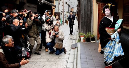 Aleile din cartierul gheiselor din Kyoto - Japonia vor fi in curand interzise turistilor: Suntem disperati VIDEO