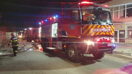 Incendiu puternic la un atelier de prelucrare a lemnului, in Sectorul 4 din Bucuresti! Intervin 15 autospeciale de pompieri