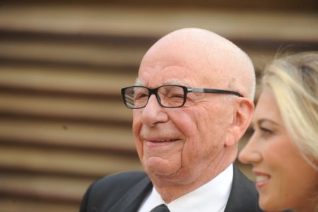 Miliardarul <span style='background:#EDF514'>RUPERT MURDOCH</span> s-a logodit pentru a sasea oara la 92 de ani