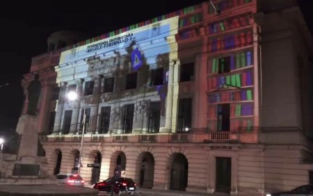 Proiectie speciala la Biblioteca din Iasi. Sute de oameni au urmarit in imagini schimbarile prin care a trecut cladirea