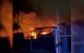 Incendiu la un depozit de lemne din Bucuresti, aflat langa o conducta de gaze. 