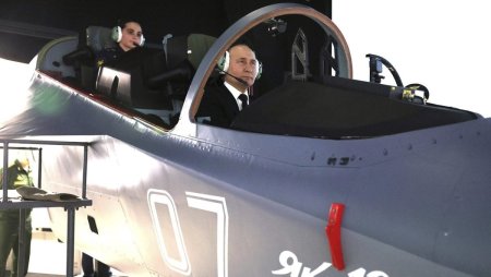 Vladimir Putin i-a povestit unei tinere, pilot de vanatoare, cum e viata lui: Cand sunt cu cei dragi, ma prefac ca totul e bine