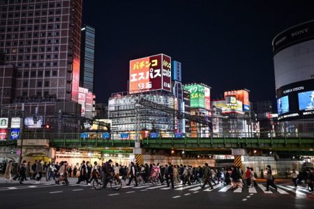 Test de <span style='background:#EDF514'>ZIUA FEMEII</span>: Mai multi barbati din Japonia s-au confruntat cu dureri menstruale simulate