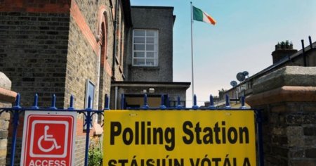 Irlanda voteaza pentru a-si moderniza <span style='background:#EDF514'>CONSTITUTIA</span> in legatura cu femeile si familia