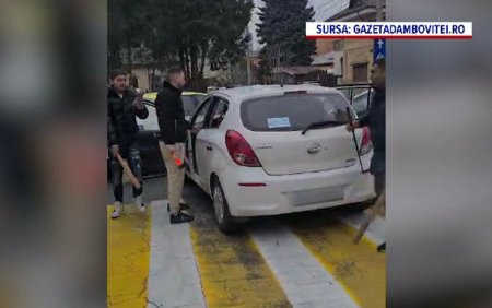 Tanar atacat cu bate si <span style='background:#EDF514'>TOPOARE</span> de 6 indivizi, in Ploiesti. Agresorii i-au blocat in trafic masina si l-au lovit fara mila