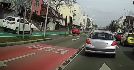 Tupeul unui sofer: in viteza, cu SUV-ul pe pista de biciclete, ca sa fenteze coada din trafic. <span style='background:#EDF514'>POLITIA SIBIU</span>: Il cautam VIDEO