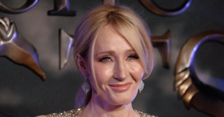 Scriitoarea J.K. Rowling a fost reclamata la politie de o femeie transexual pentru de<span style='background:#EDF514'>FAIMAR</span>e. Cum raspunde acuzatiilor / VIDEO