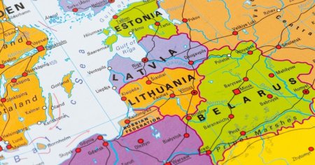 Unii cetateni rusi sunt obligati in premiera sa paraseasca Letonia