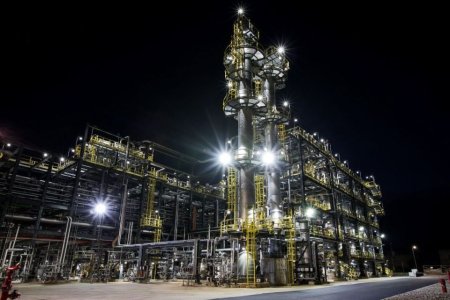 OMV Petrom sparge o capitalizare <span style='background:#EDF514'>BURSIERA</span> de 40 miliarde de lei la Bursa de Valori Bucuresti. De la inceputul anului 2024 actiunile au urcat cu aproape 12%