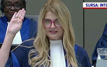 Iulia Motoc a depus <span style='background:#EDF514'>JURAMANTUL</span> pentru functia de judecator la Curtea Penala Internationala. Experienta uriasa pe care o are
