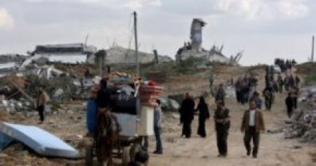 Cinci morti si zece raniti dupa ce un pachet cu ajutoare parasutat a cazut peste ei, in vestul Gazei VIDEO