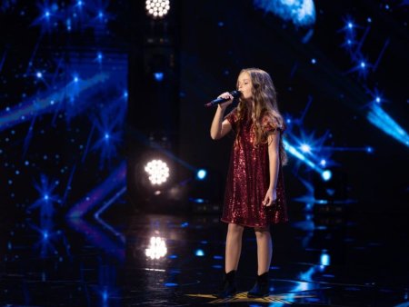 <span style='background:#EDF514'>REBECA</span> Rizea, fetita de la Romanii au talent despre care Pavel Bartos a spus ca are vocea Madalinei Manole: Canta unu la unu si are doar 8 ani