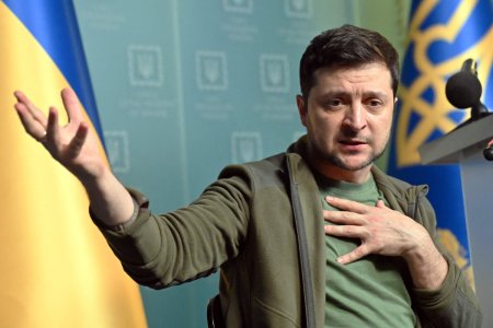 Europenii au ajuns sa le plateasca pensiile si salariile ucrainenilor