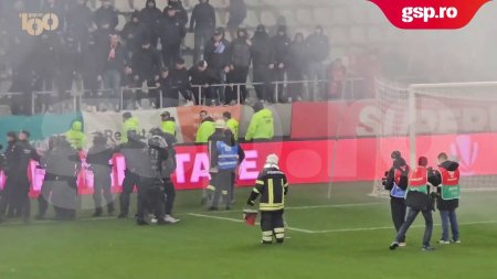 DINAMO - UTA ARAD // Incidente grave provocate de ultrasii lui Dinamo inainte de startul meciului cu UTA Arad