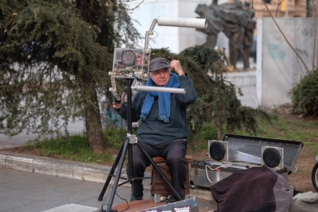 Povestea fizicianului-folkist care a vandut mii de CD-uri cu muzica cantata la teremin: Primul sunet de <span style='background:#EDF514'>FIERA</span>strau l-a auzit pe la noua ani