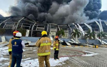 Explozie la fabrica Contecar din Cartagena. Fumul si flacarile uriase au putut fi vazute de la kilometri distanta
