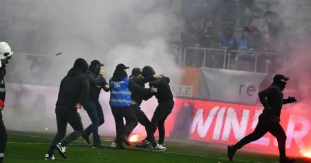 Ultrasii lui Dinamo si Steaua s-au batut si-n curtea bisericii. Sanctiuni dure din partea Jandarmeriei