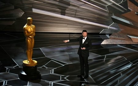Jimmy Kimmel va prezenta pentru <span style='background:#EDF514'>A PATRA OARA</span> gala premiilor Oscar. Se fac ultimele pregatiri la Hollywood