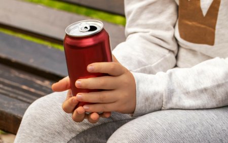 Riscurile consumului excesiv de energizante in copilarie si adolescenta. Medicii spun ca au efecte psihoactive