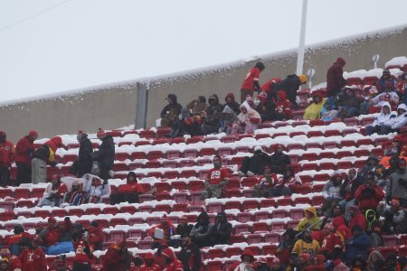 Zeci de fani au avut degetaturi dupa ce au mers pe stadion la un <span style='background:#EDF514'>MECI DE FOTBAL</span> american. Unii au suferit amputari de degete