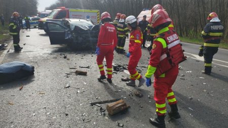 Plan rosu de interventie: Accident cu patru masini, un mort si cinci raniti, la <span style='background:#EDF514'>SINESTI</span>. Circulatia pe DN2 este blocata