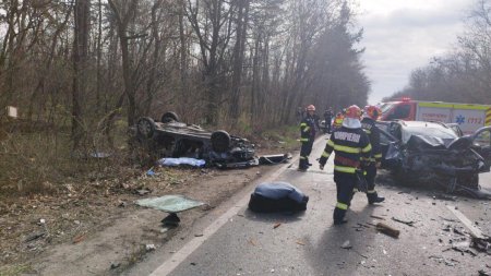 Accident grav in localitatea Sinesti, <span style='background:#EDF514'>JUDETUL IALOMITA</span>. Au fost implicate 4 autoturisme. A fost activat Planul Rosu de Interventie