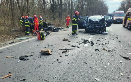 Accident grav pe <span style='background:#EDF514'>DN 2</span>, la Sinesti. Patru autovehicule sunt implicate. A fost activat Planul Rosu de Interventie