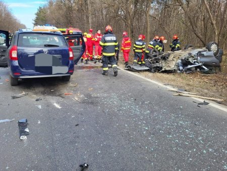 Accident cu patru masini, pe DN2, la <span style='background:#EDF514'>SINTESTI</span>. O persoana a murit, alte cinci au fost ranite. A fost activat planul rosu de interventie