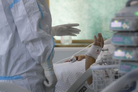 Un medic <span style='background:#EDF514'>GINECOLOG</span> din Bucuresti este acuzat ca a pus in pericol viata unei femei care, dupa o operatie, a ajuns cu septicemie la spital