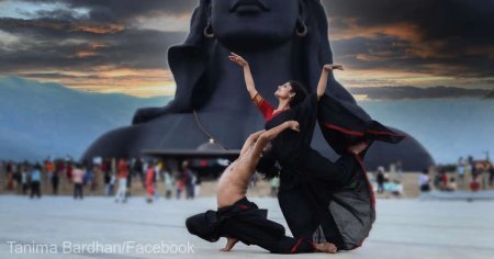 Un festival de yoga a reunit 150 de milioane de persoane intr-o singura noapte. <span style='background:#EDF514'>AUDIENTA</span>, mai mare decat la Premiile Grammy VIDEO
