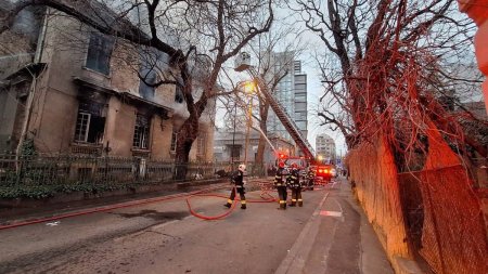Incendiu in Bucuresti, la o casa din Sectorul 2. Pompierii ISU Bucuresti-Ilfov intervin cu 8 autospeciale